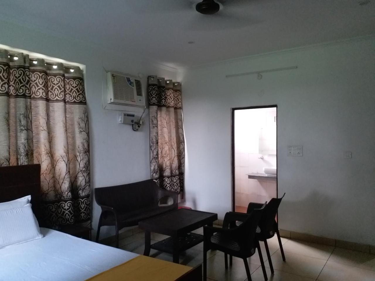 Krishna Hansraj Hotel Уна Экстерьер фото